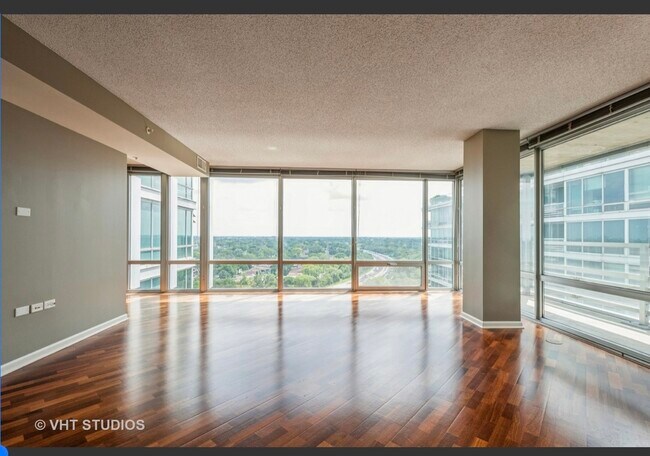 Building Photo - 9715 Woods Dr