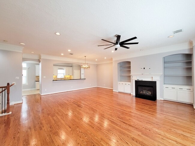 Building Photo - Charming Three Bedroom in Houston!