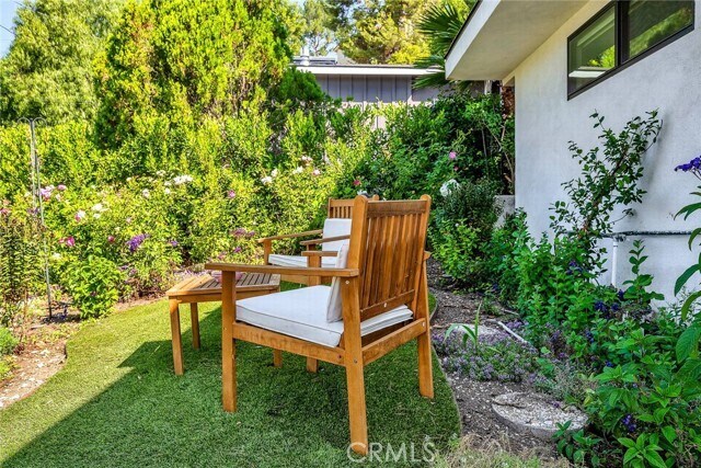 Foto del edificio - 21806 Ybarra Rd