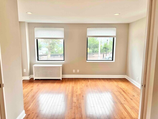 Foto del edificio - 6305 Boulevard E