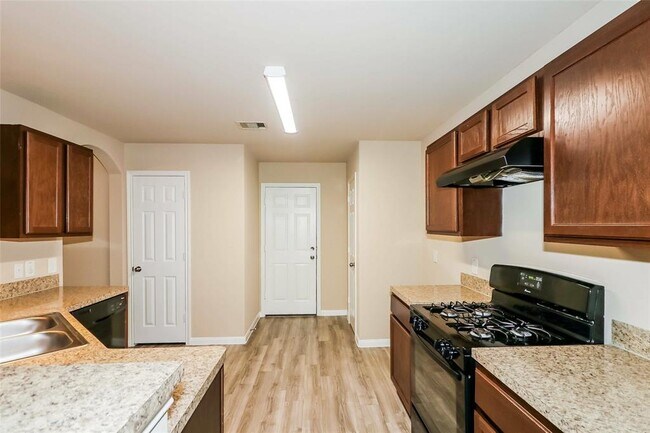 Foto del edificio - 5719 Kyle Cove Dr