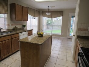 Building Photo - 10139 Cedaredge Dr