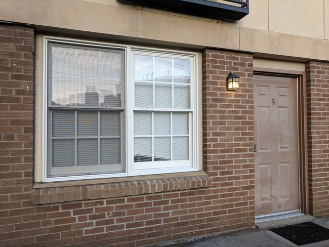 Foto del edificio - 1 Bedroom Condo Near UTK | Walk to Campus ...