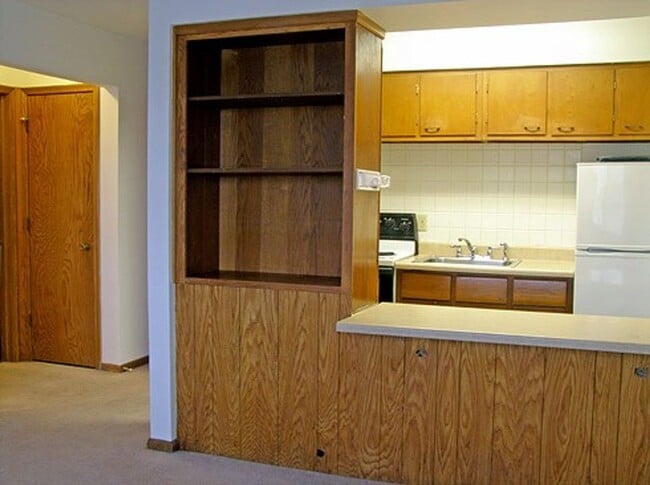 Interior Photo - 1210-1220 Cambridge St. (Hopkins)