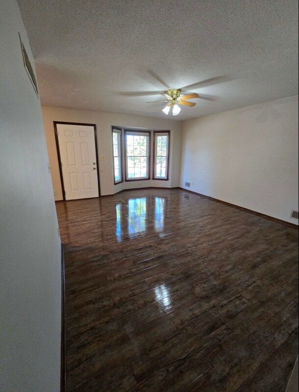 Foto del edificio - 4419 Sterling Ave