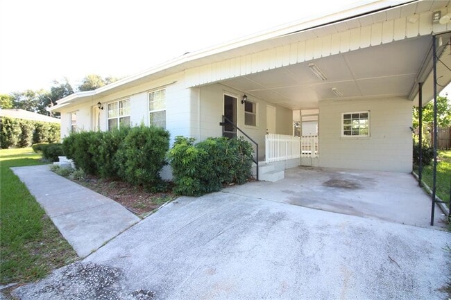 Building Photo - 4336 Hedge Dr E