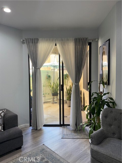 Foto del edificio - 19009 Sherman Way