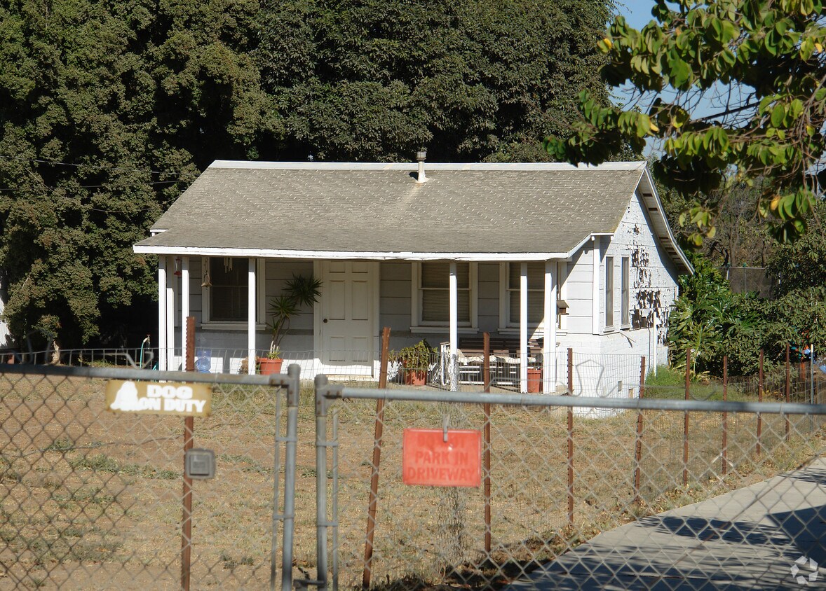 Building Photo - 168 Loma Dr