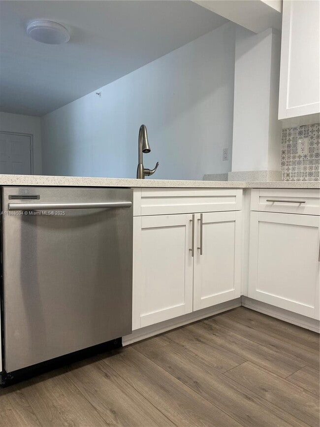 Building Photo - 126 SW 17th Rd