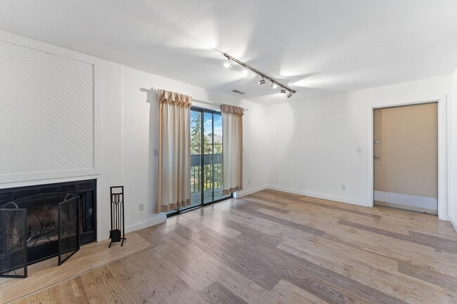 Building Photo - 1650 Upper Ironhorse Loop