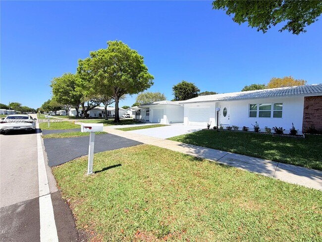 Foto del edificio - 8581 NW 17th St