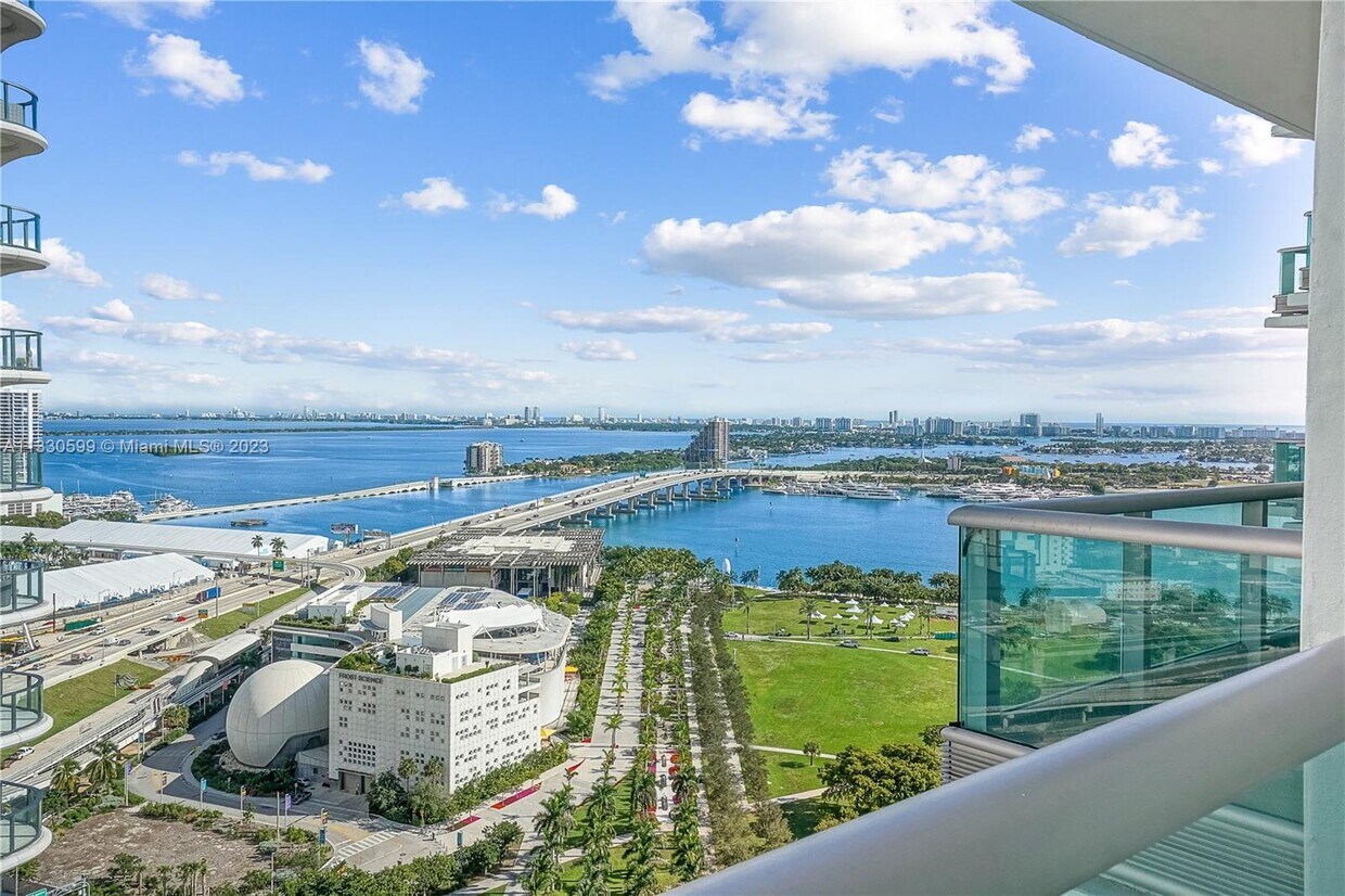 Foto principal - 900 Biscayne Blvd