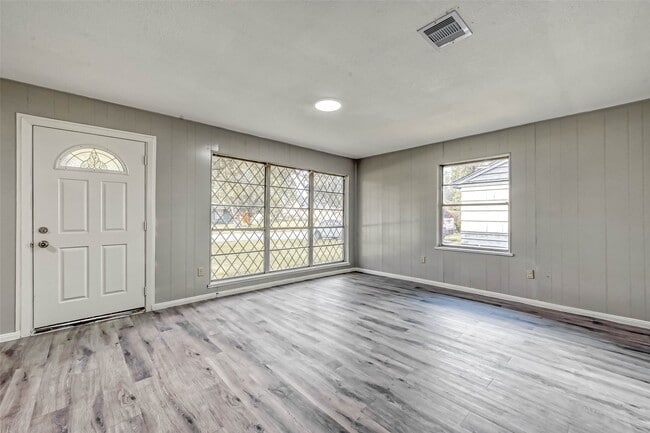 Building Photo - 5962 Willow Glen Dr