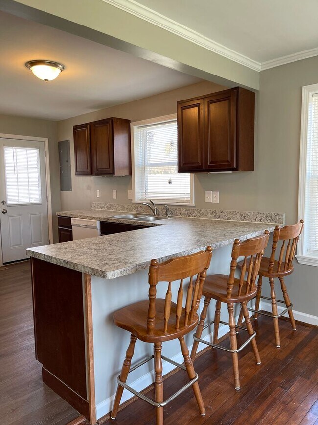 Building Photo - Recently Remodeled 3 BR House! Garage, Fen...