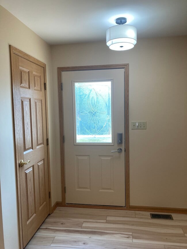 Puerta de entrada/Vestíbulo/Armario para abrigos - 412 11th Cir SE