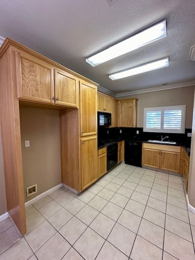 Building Photo - MOVE IN SPECIAL $500.00 0FF FIRST MONTH'S ...