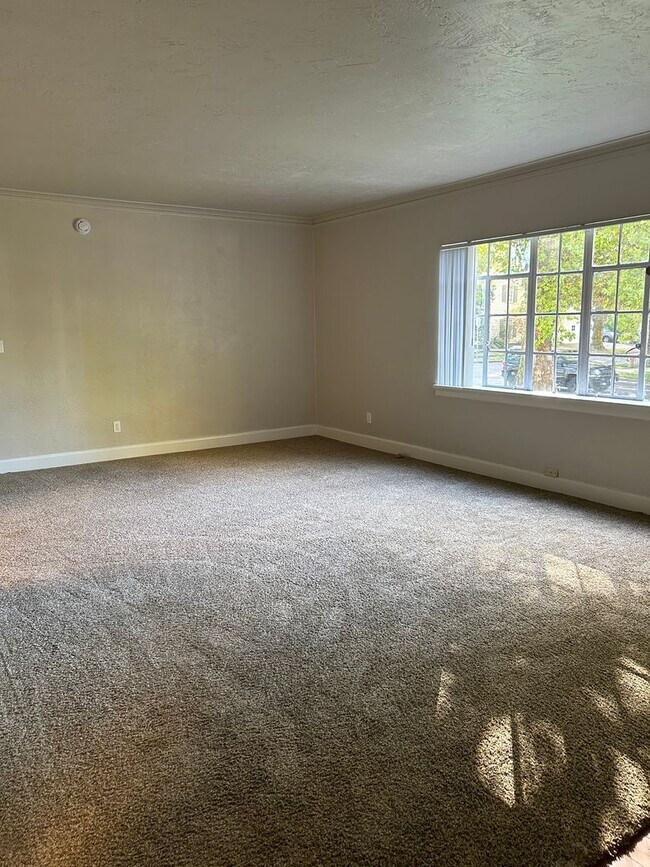 Foto del edificio - (949) Harrison Street Plex - Studio / 1 Ba...