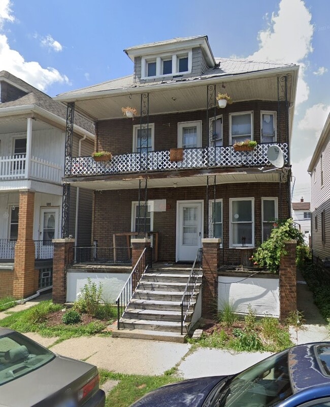 Building Photo - 2685 Botsford St