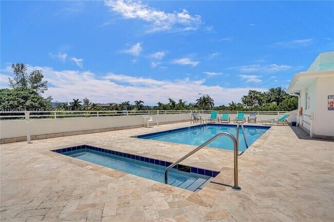 Foto del edificio - 9156 Collins Ave