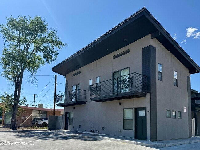 Foto del edificio - 720 N Walnut St