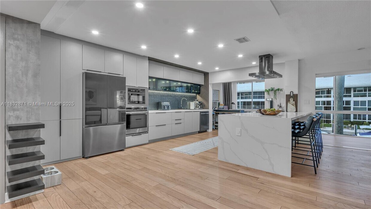 Foto principal - 3051 NE 47th Ct
