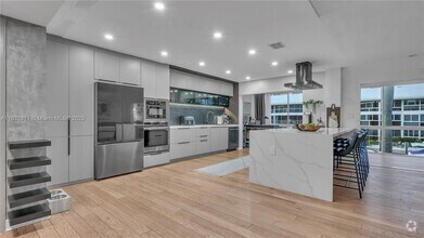 Building Photo - 3051 NE 47th Ct