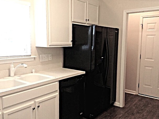 Building Photo - 4038 River Falls Dr