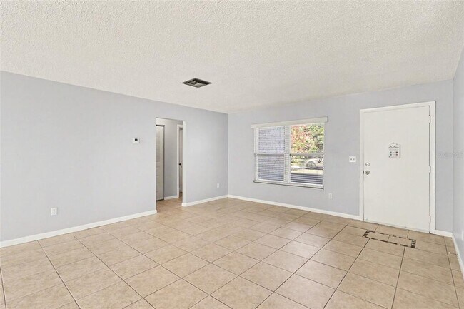 Building Photo - 10157 Bluff Ct