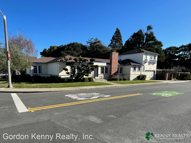 Building Photo - 4 br, 2.5 bath House - 1556 Bernal Ave
