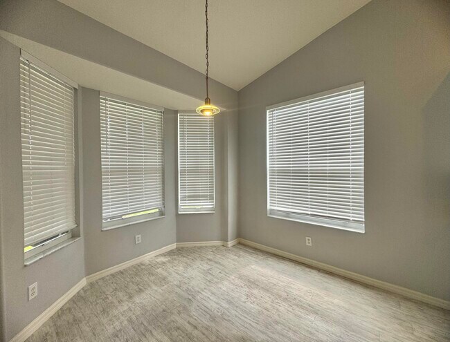 Building Photo - 2601 Englewood Dr