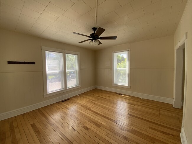 Building Photo - 524 W Grand Ave