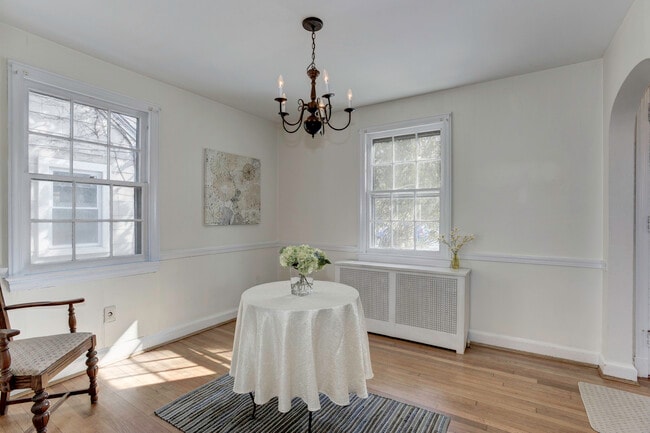 Building Photo - 4409 Maple Ave