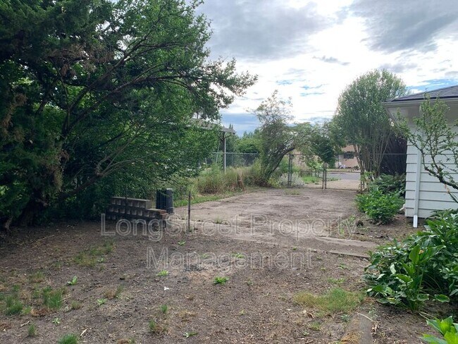 Foto del edificio - 2420 Pine Ln SE