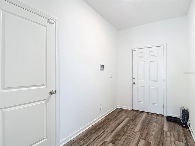 Building Photo - 38345 Honey Suckle Dr