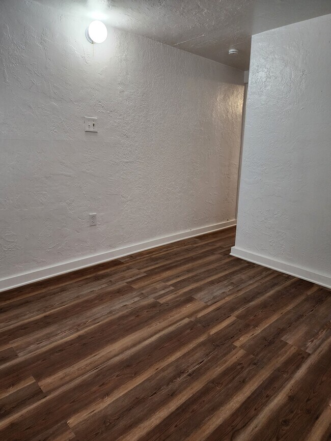Foto del edificio - 1349-1342 Young Ave SW