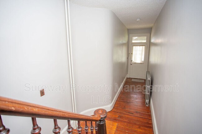 Building Photo - 108 E Elm St