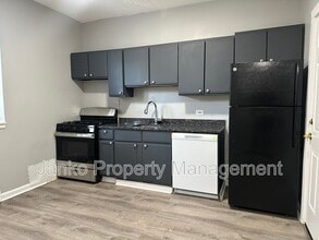 Building Photo - 52 N Parkside Ave