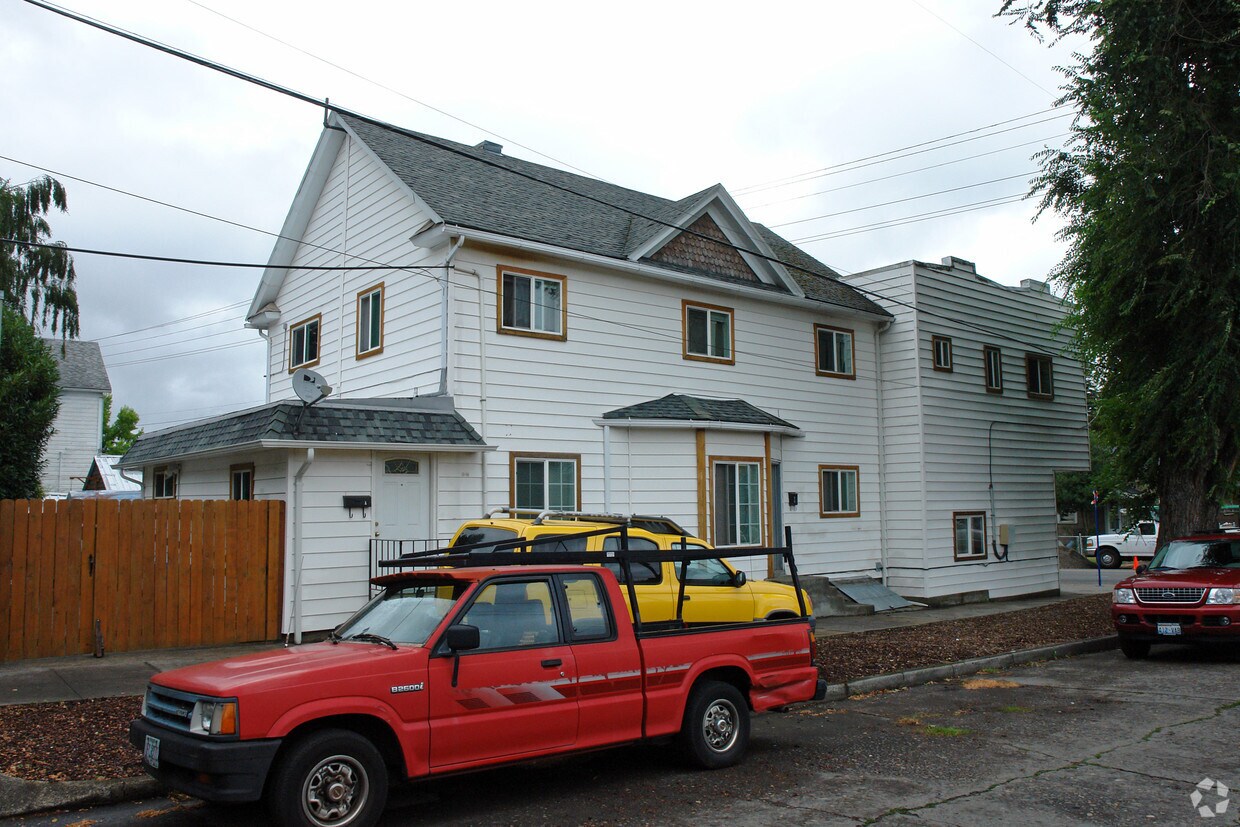 Building Photo - 4335 SE Milwaukie Ave