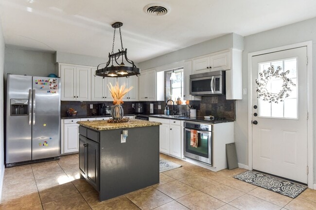 Building Photo - Ridglea Hills - Great Location & Spacious ...