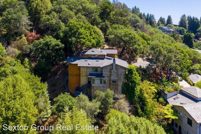 Building Photo - 3 br, 2.5 bath House - 1219 Grand View Dr.