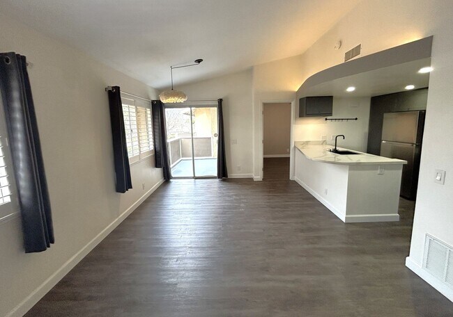 Foto del edificio - OAK CREEK DR UNIT D ONTARIO 91761  (2 BED / 2 BATH)