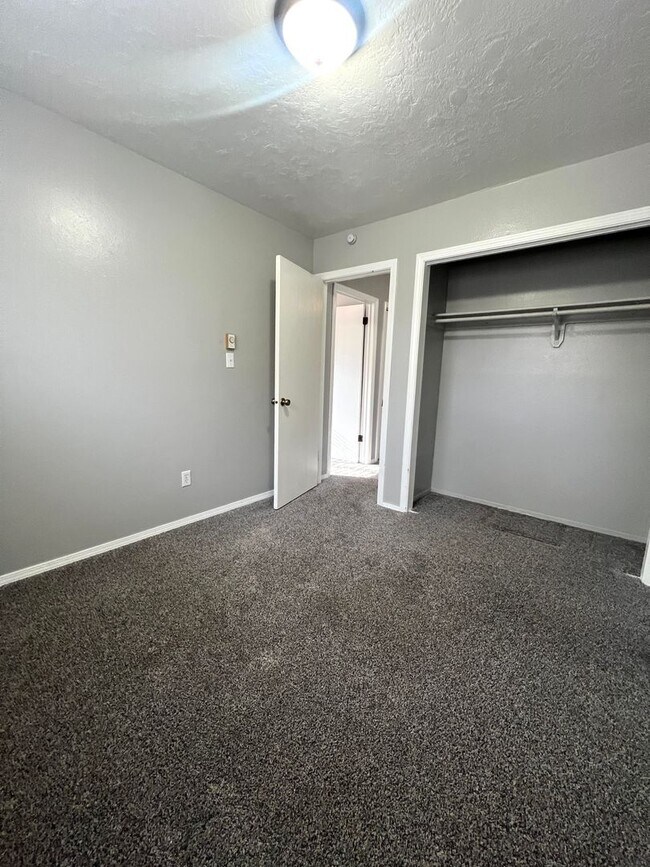 Foto del edificio - 5017-5019 Bannock Hwy