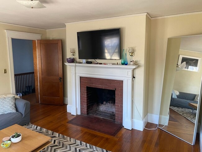 Building Photo - 67 Thorndike St