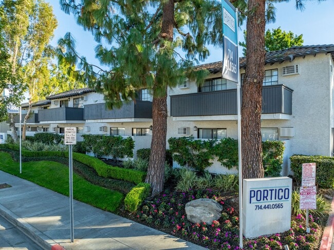 Building Photo - Portico