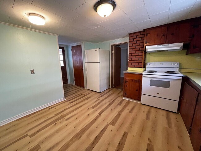 Building Photo - 147 Dewey Ave