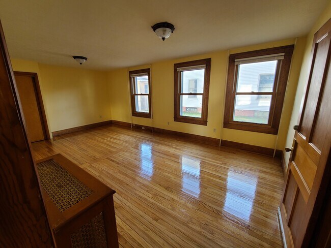 Living/Dining - 26 Williams St
