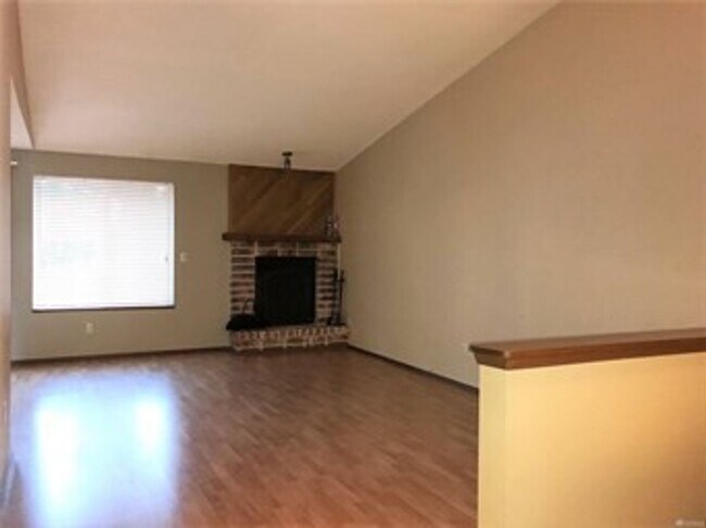 Building Photo - 13840 Crestview Cir NW
