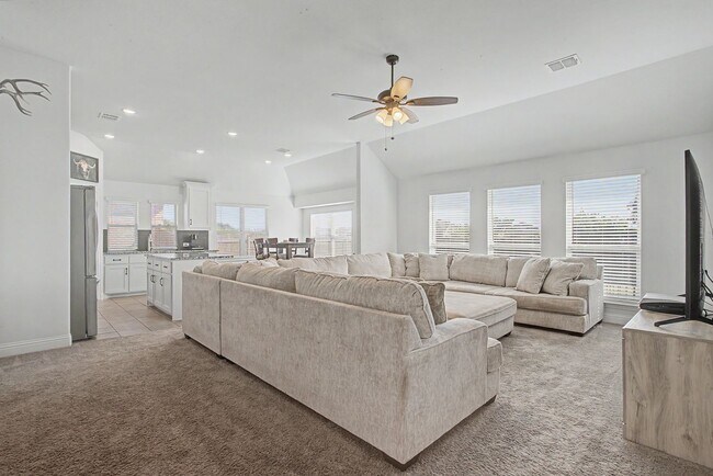 Foto del edificio - Beautifully Maintained Home on Greenbelt!