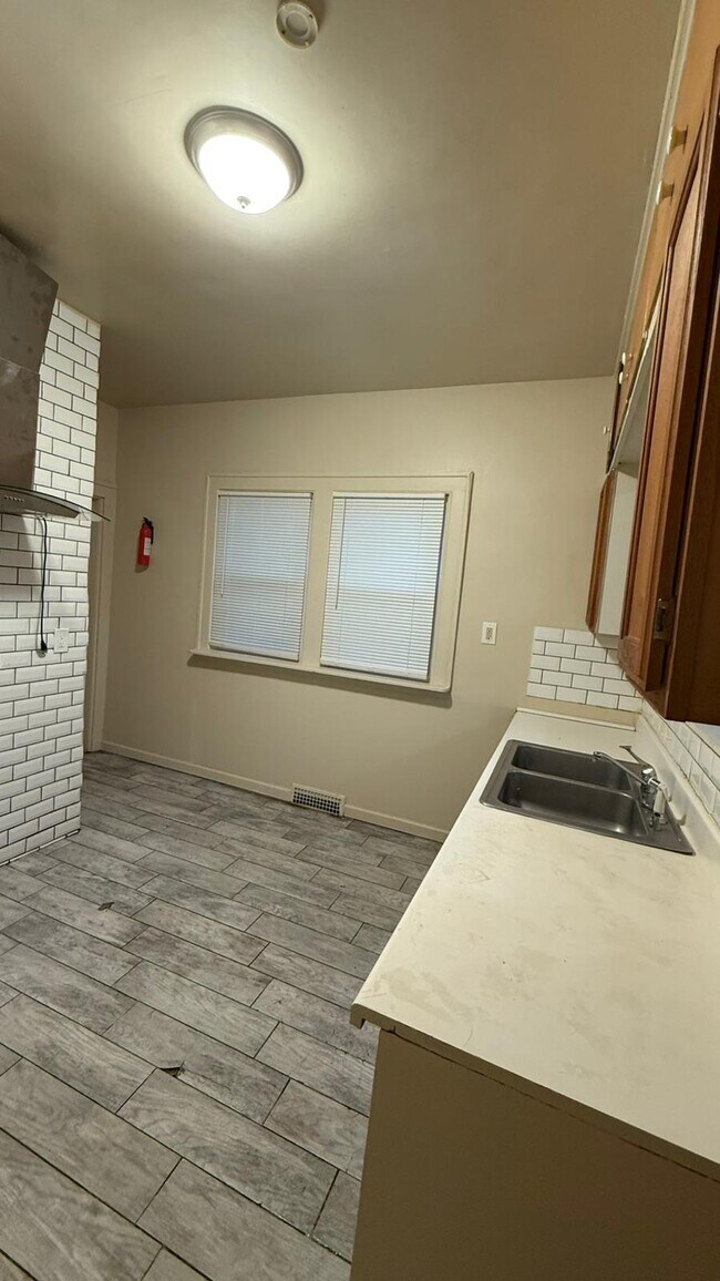 Building Photo - 14421 Marlowe St