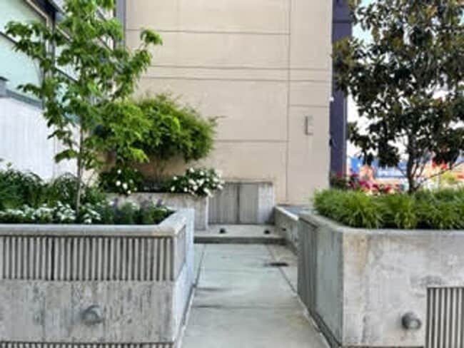 Building Photo - Great location, two beds, two baths, Metro!